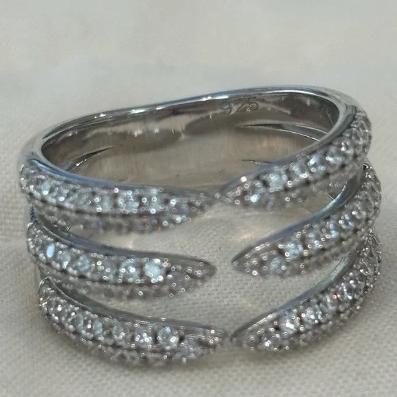 Lisa Robertson Elegant Sterling Silver Women's Ring - Picture 2 of 6